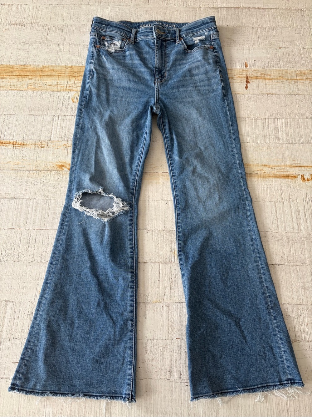 American Eagle size 6 SHORT Super Hi-Rise Flare Jeans Distressed Stretch Denim